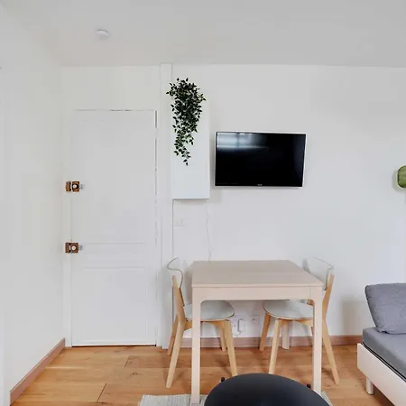 2p Near Trocadero - Eiffel Tower Apartment