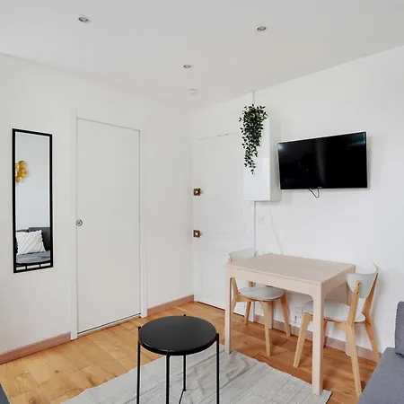 2p Near Trocadero - Eiffel Tower Apartment *